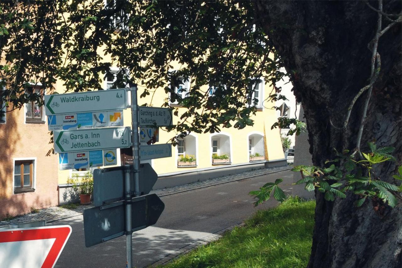 Stilvolle Wohnung Auf 50 M² Mit Parkplatz Und Wifi Kraiburg am Inn Εξωτερικό φωτογραφία