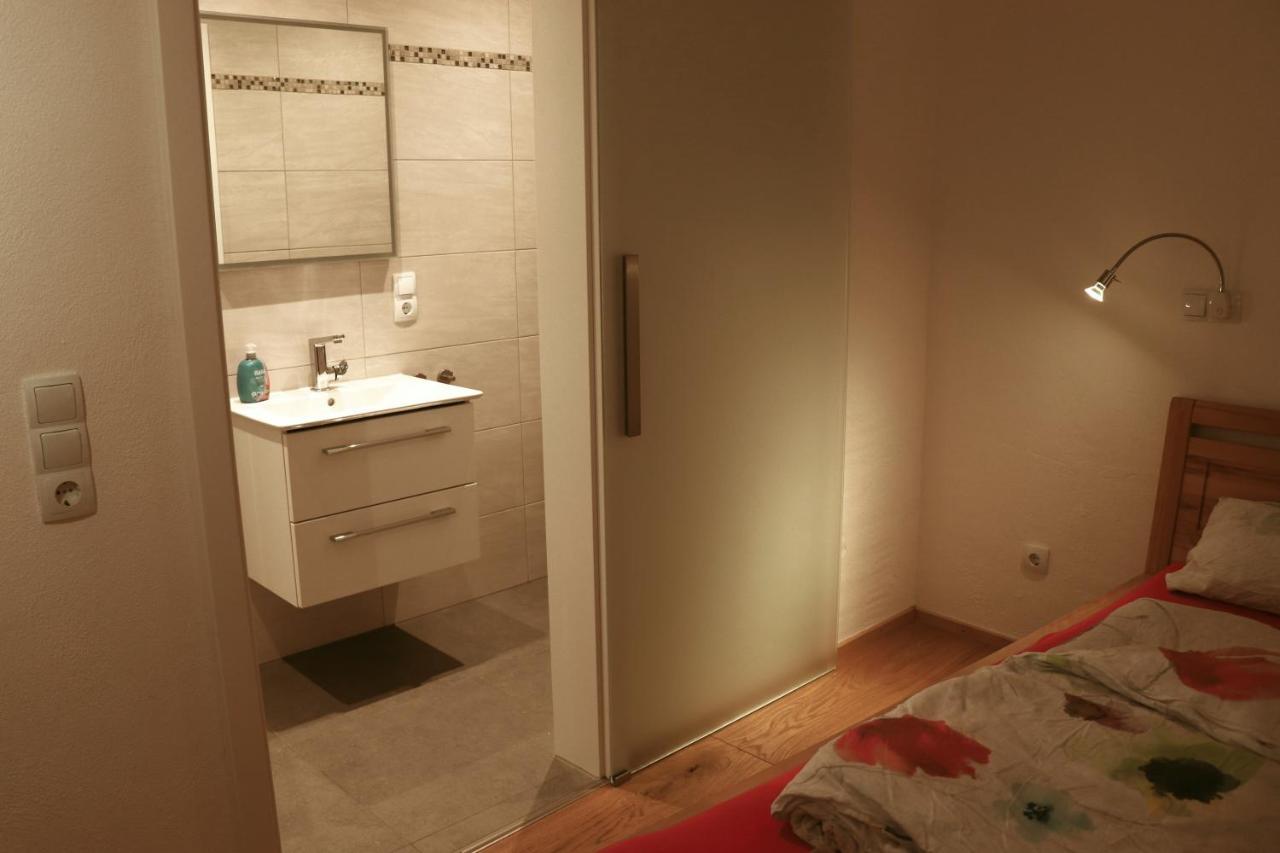 Stilvolle Wohnung Auf 50 M² Mit Parkplatz Und Wifi Kraiburg am Inn Εξωτερικό φωτογραφία